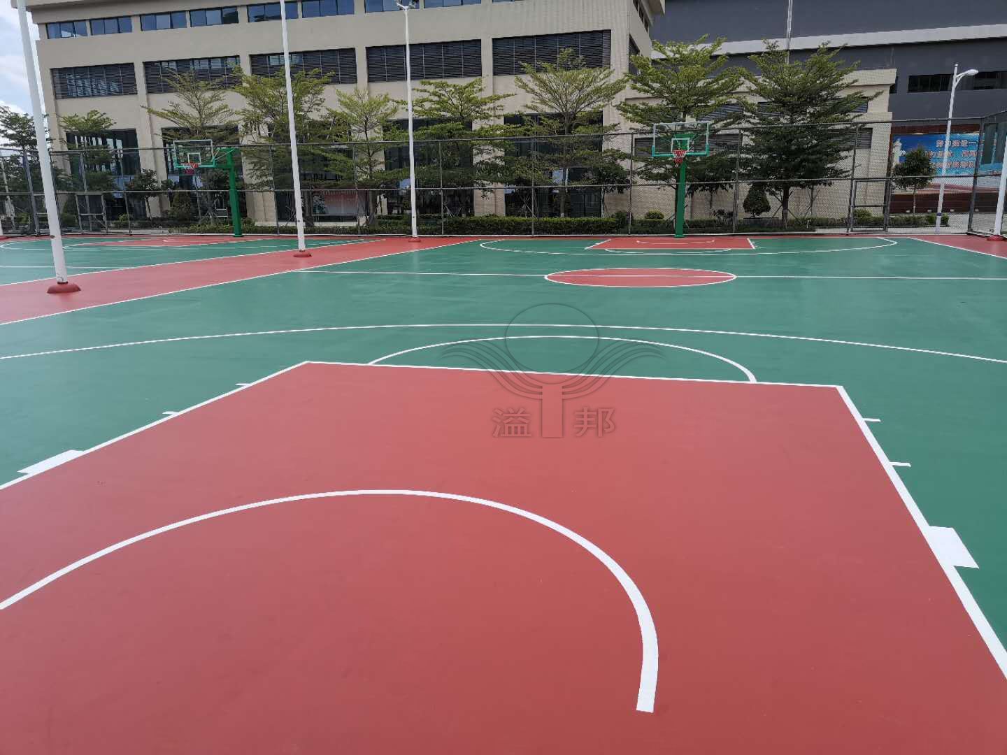 學(xué)校籃球場 學(xué)?;@球場